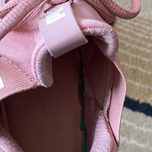 Rose pink PUMA shoes women’s 7.5 - Picture 4 of 5